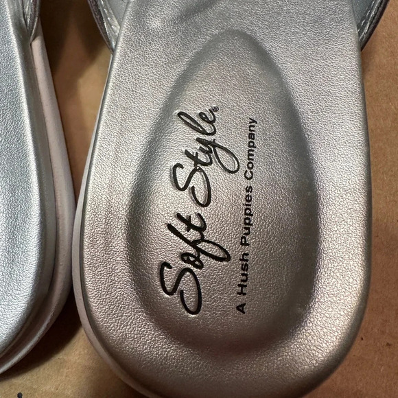 Soft‎ Style by Hush Puppies silver glitter flat sandals, sparkly, 9.5, flip flop - Picture 6 of 7